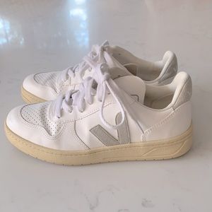 Excellent Condition Veja V-10 size 36 (5)